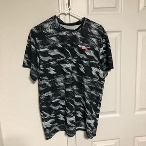 Nike men’s Large Dri-fit